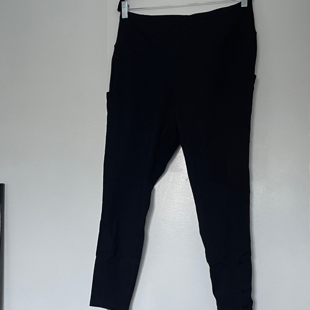 NWOT Torrid Classic Stretch Black Leggings with side pockets Size 1